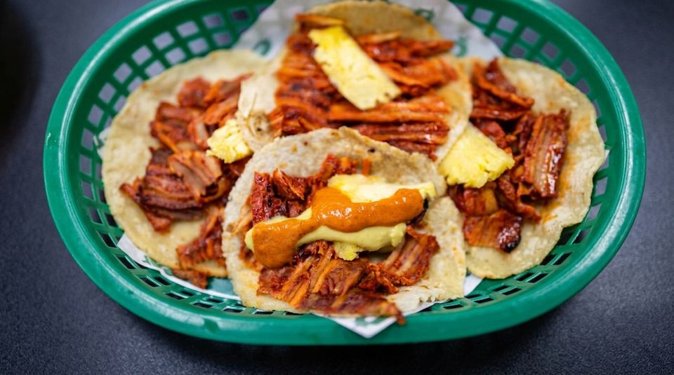 Tacos al pastor de trompo